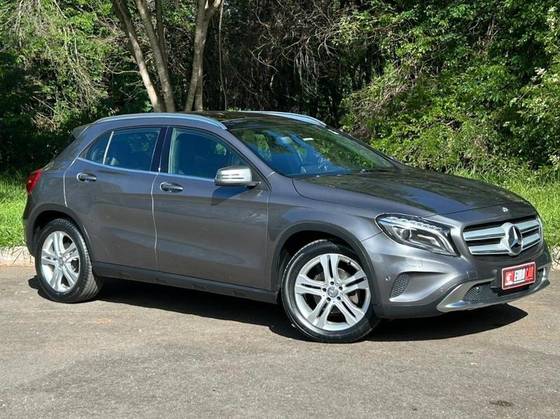 MERCEDES-BENZ GLA 200 1.6 CGI VISION BLACK EDITION 16V TURBO GASOLINA 4P AUTOMÁTICO